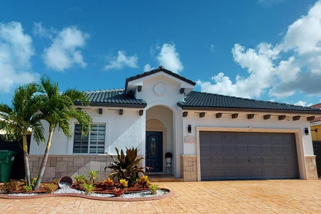 Serene Escape Heated Pool, Bbq, Foosball In Miami L02 Villa Cutler Bay Exterior photo