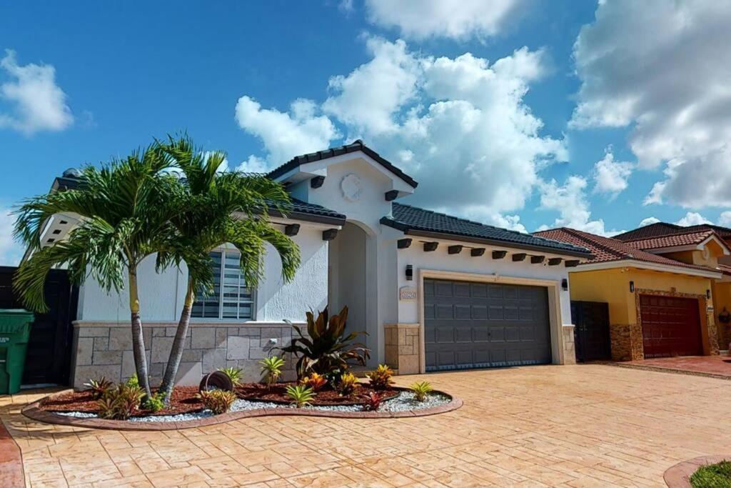 Serene Escape Heated Pool, Bbq, Foosball In Miami L02 Villa Cutler Bay Exterior photo